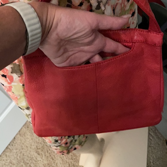 Hobo International red leather crossbody bag w/tassel - Picture 6 of 12